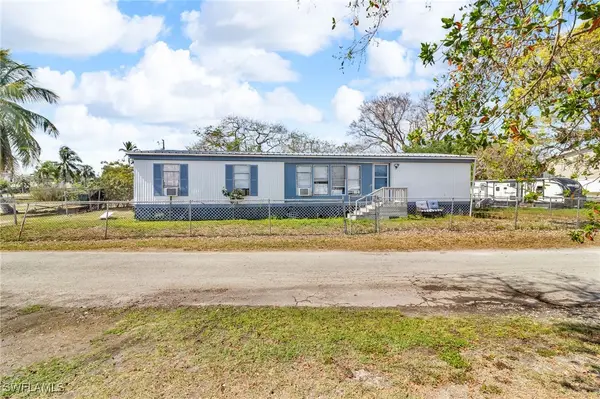 1160 Rewis Drive, Chokoloskee, FL 34138