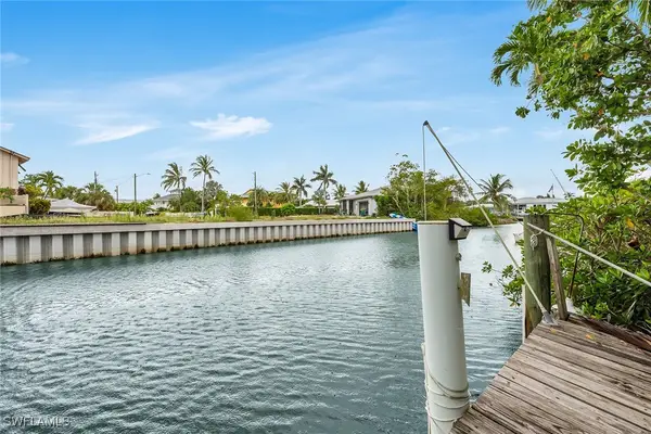 3261 Lakeview Drive, Naples, FL 34112