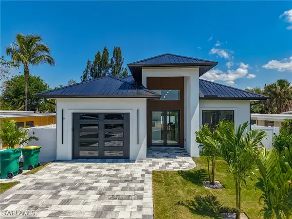 857 95th Avenue N, Naples, FL 34108