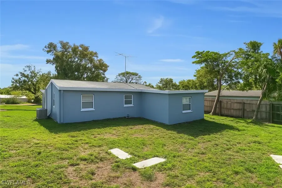 3847 Maxine Street, Fort Myers, FL 33901 - Image #2