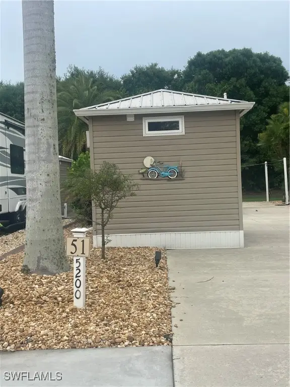 5200 Cypress Trail Resort Circle, Fort Myers, FL 33905