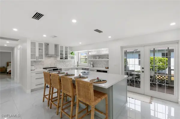 700 100th Avenue N, Naples, FL 34108