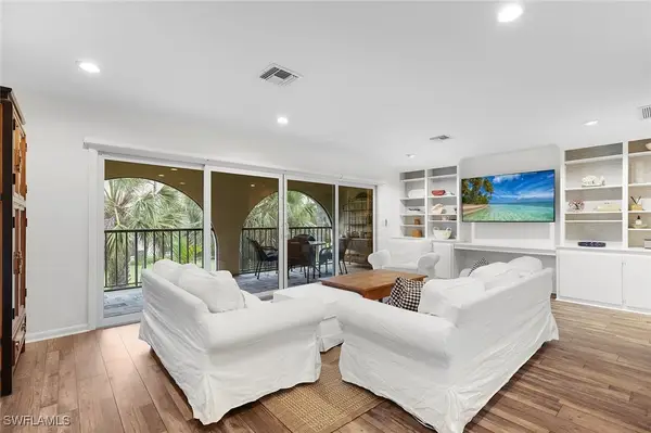 3360 10th Street N #1210, Naples, FL 34103