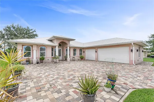 2416 SE 8th Avenue, Cape Coral, FL 33990
