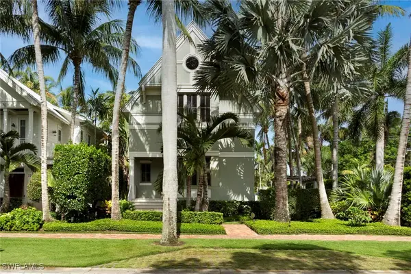 12 6th Street S, Naples, FL 34102