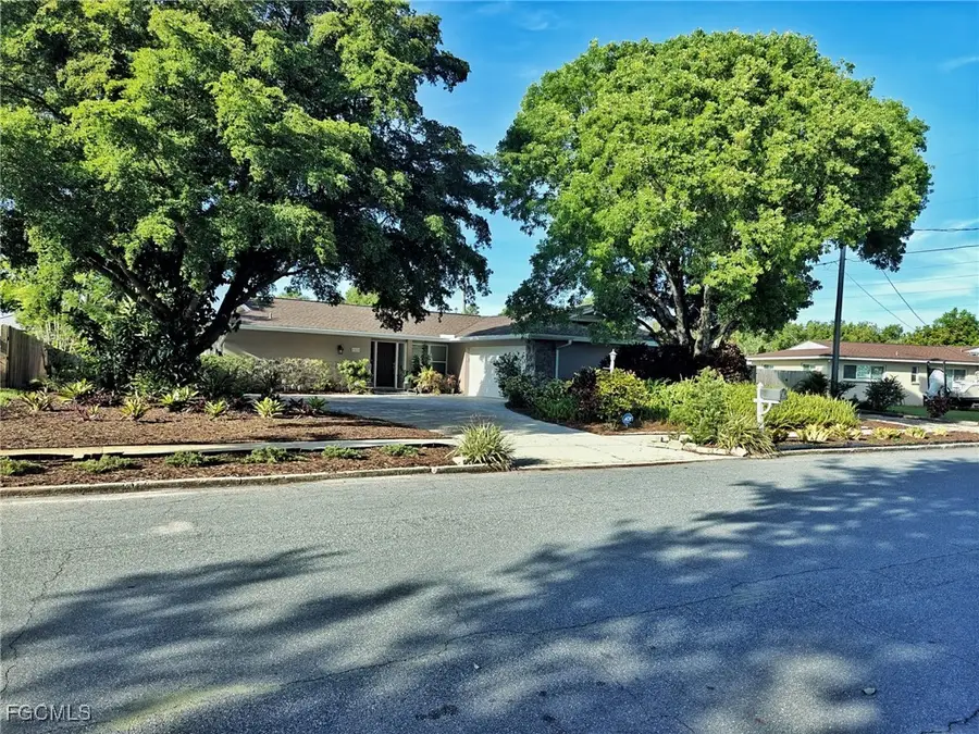 1016 Bayshore Avenue, Fort Myers, FL 33919 - Image #2
