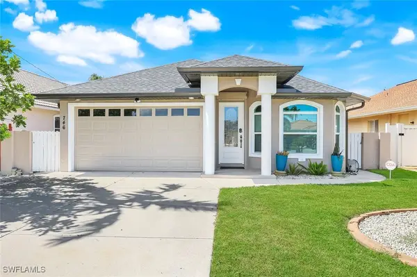 746 101st Avenue N, Naples, FL 34108