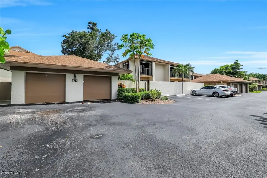 576 Retreat Drive #201, Naples, FL 34110 - Image #2