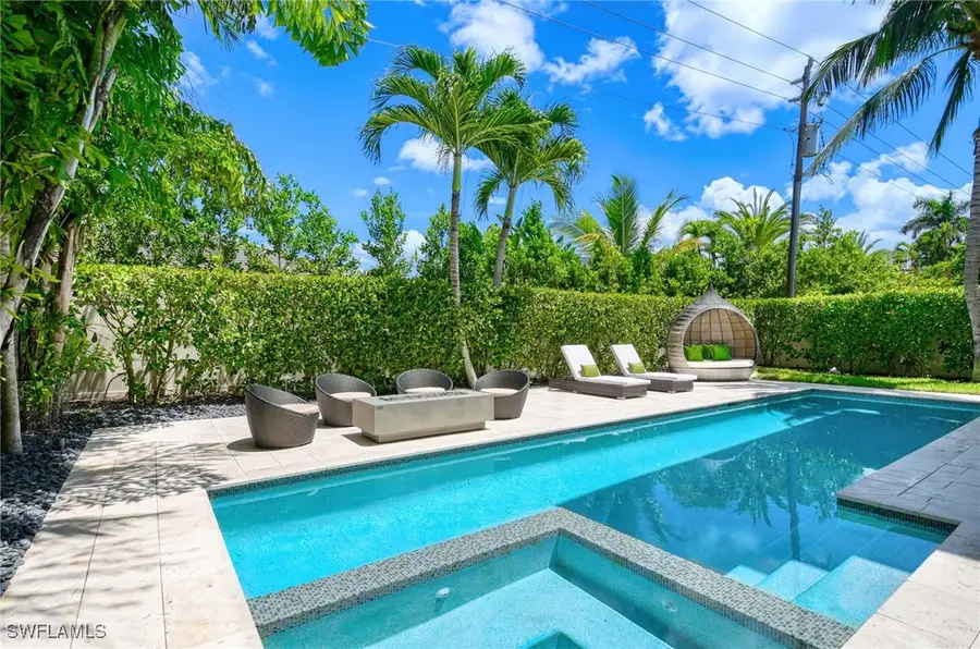 565 Fairway Terrace, Naples, FL 34103 - Image #2