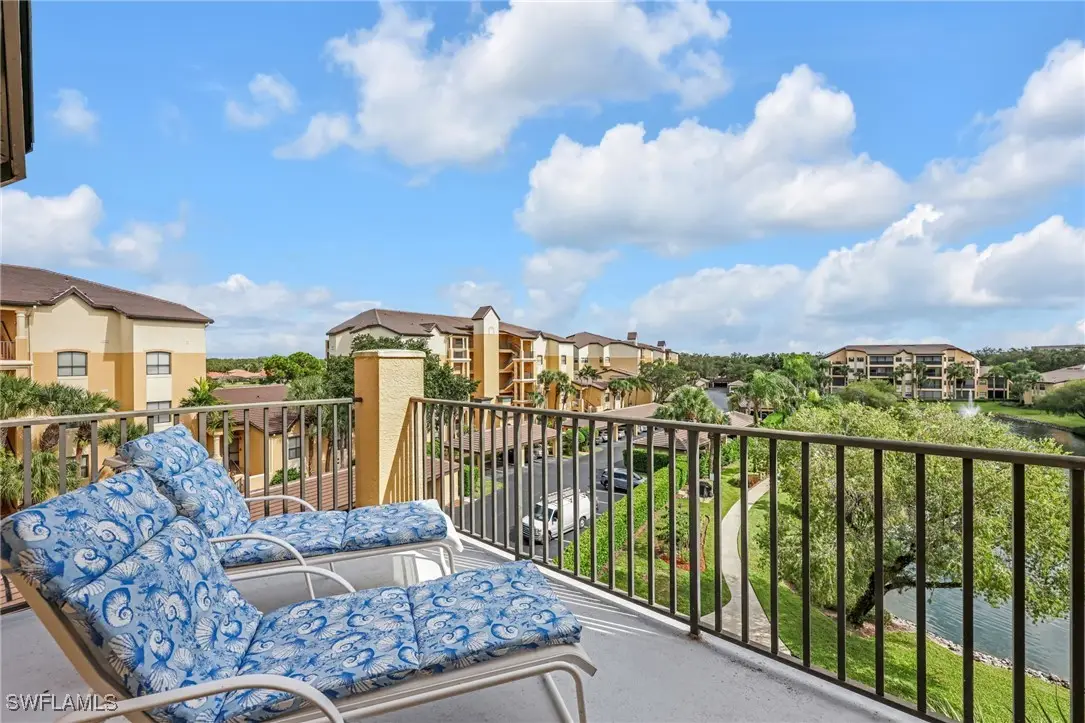 195 Vintage Circle #402, Naples, FL 34119 - Image #1