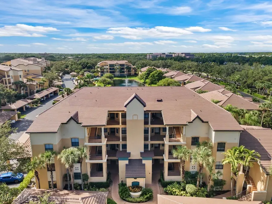 195 Vintage Circle #402, Naples, FL 34119 - Image #3