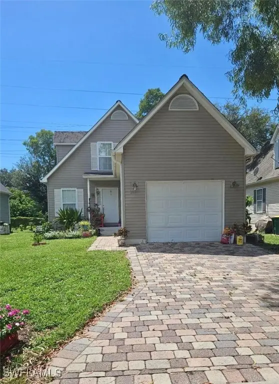 199 Leawood Circle, Naples, FL 34104