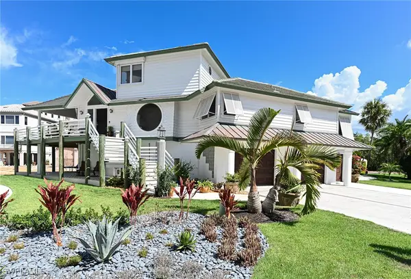 101 Dominica Lane, Bonita Springs, FL 34134-8512