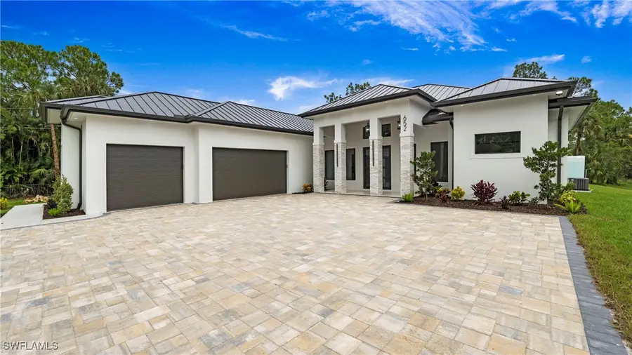 652 15th Street Sw, Naples, FL 34117 - Image #3