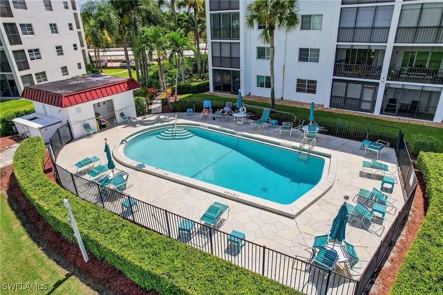 29 High Point Circle E #204, Naples, FL 34103 - Image #2