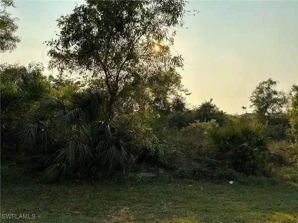 5205/5207 29th Street Sw, Lehigh Acres, FL 33973