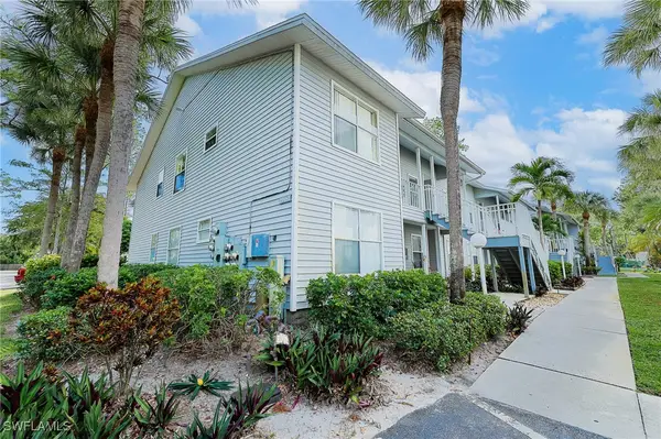 1965 Courtyard Way #E206, Naples, FL 34112