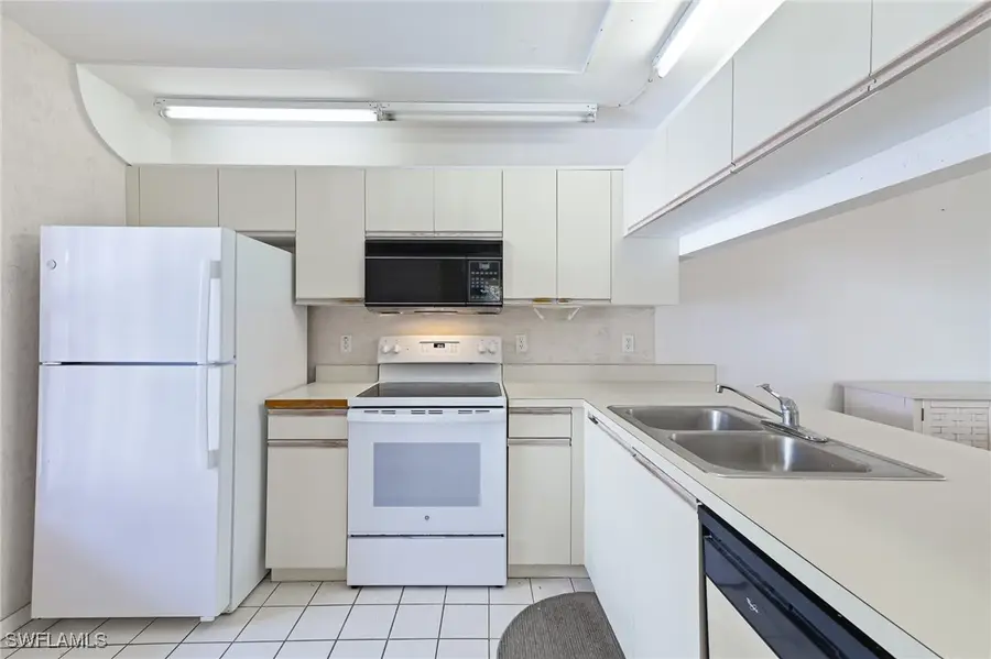 1965 Courtyard Way #E206, Naples, FL 34112 - Image #2