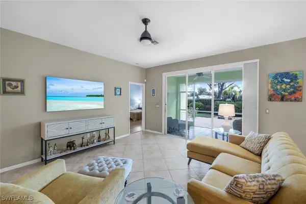 200 Stanhope Circle, Naples, FL 34104