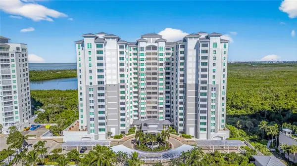 285 Grande Way #705, Naples, FL 34110