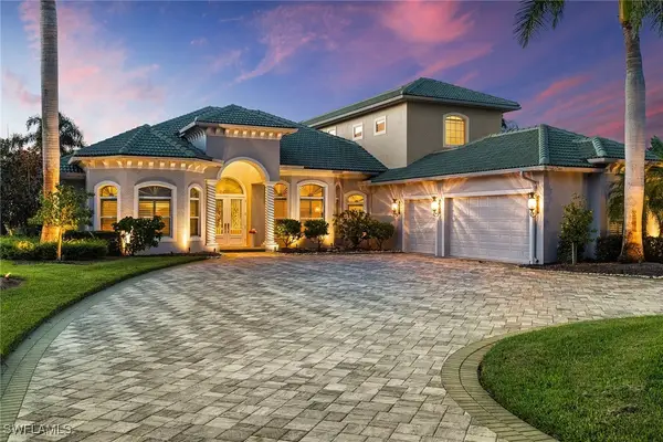 7627 Palmer Court, Naples, FL 34113