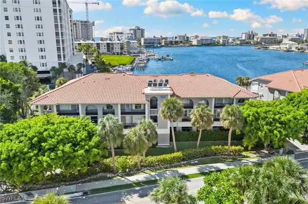 9101 Vanderbilt Drive #302, Naples, FL 34108