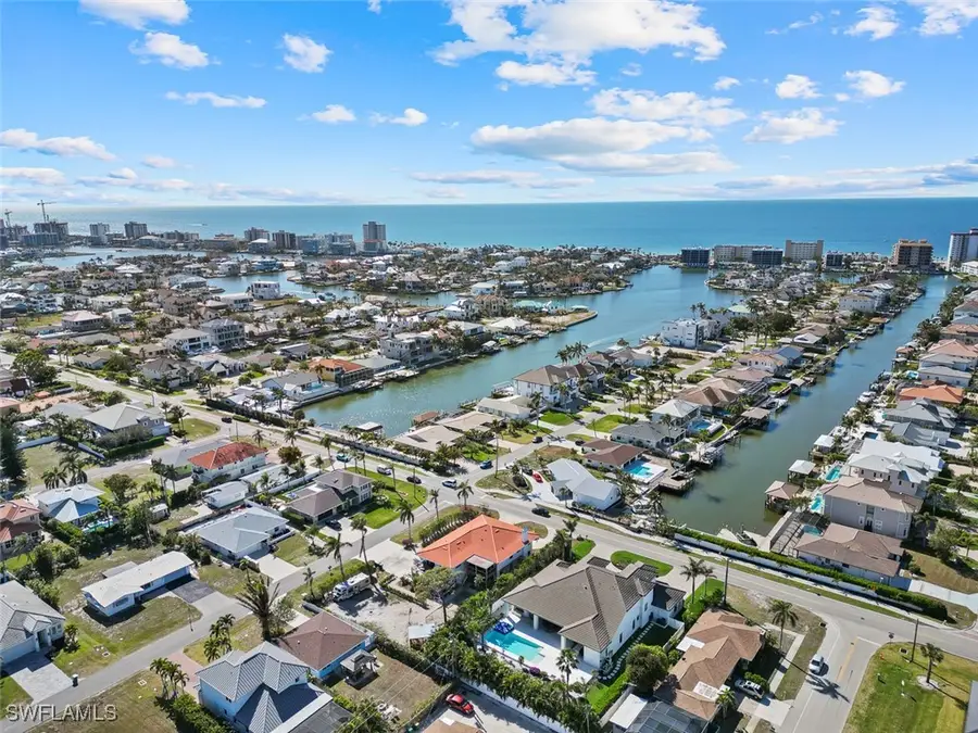 10602 Vanderbilt Drive, Naples, FL 34108 - Image #2