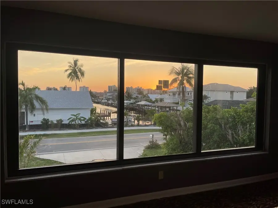 10602 Vanderbilt Drive, Naples, FL 34108 - Image #3