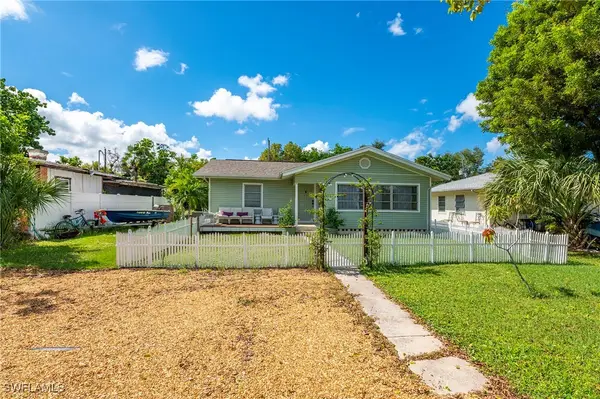 2432 Washington Avenue, Naples, FL 34112