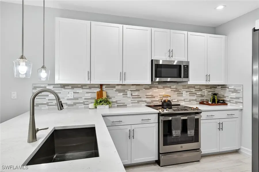 7570 Rockefeller Drive, Naples, FL 34119 - Image #2