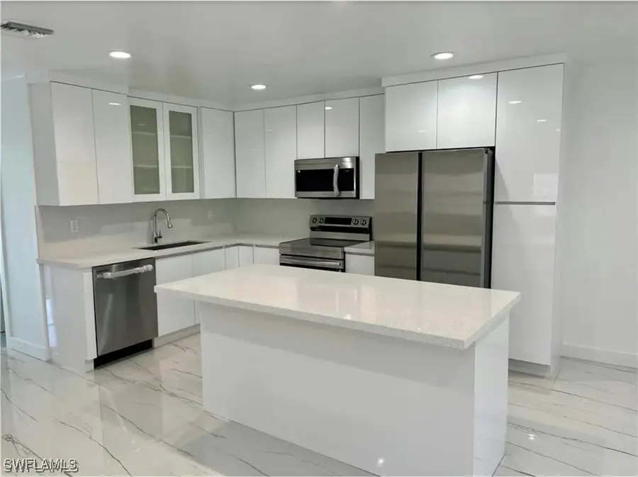 2116 Pineview Road, Fort Myers, FL 33901 - Image #2