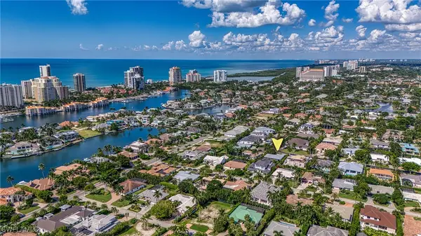 516 Neapolitan Lane, Naples, FL 34103