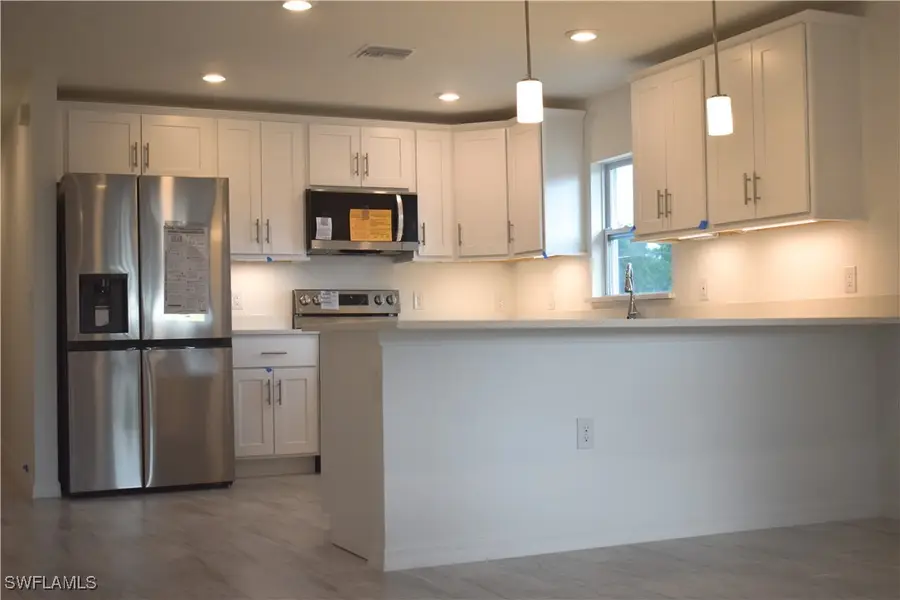 3880 Lora Street, Fort Myers, FL 33916 - Image #2