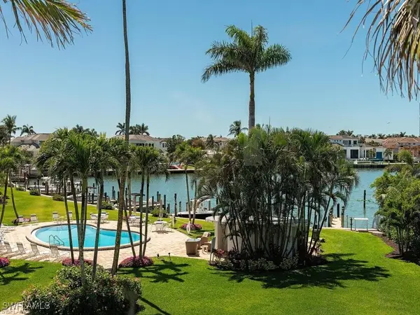 400 Park Shore Drive #304, Naples, FL 34103