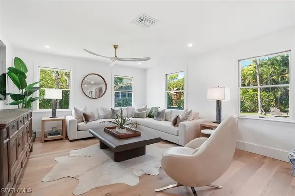 6260 Waxmyrtle Way, Naples, FL 34109