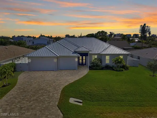 526 104th Avenue N, Naples, FL 34108