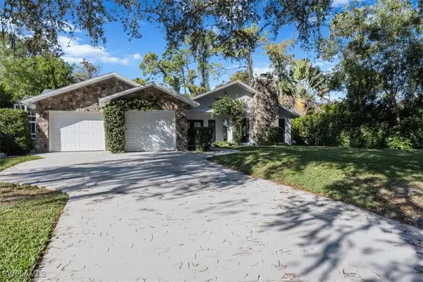 6161 Waxmyrtle Way, Naples, FL 34109