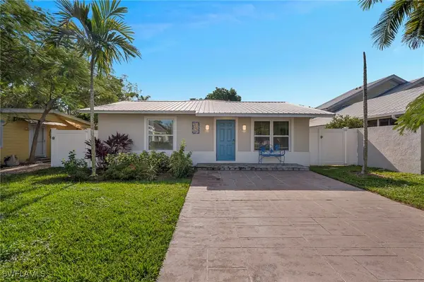 712 110th Avenue N, Naples, FL 34108