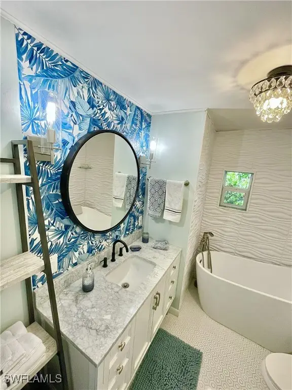 33 Henderson Drive, Naples, FL 34114