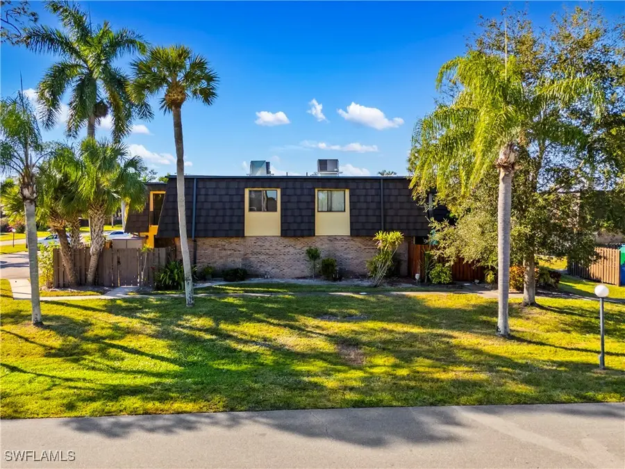 4001 Sandlewood Lane #4, Fort Myers, FL 33907 - Image #2