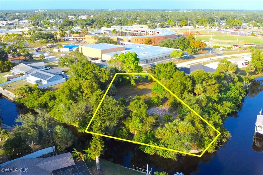 941 Iris Drive, North Fort Myers, FL 33903 - Image #2