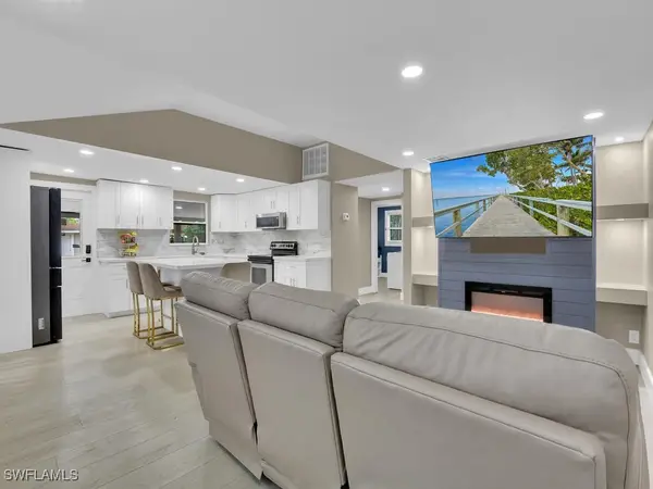 2180 Della Drive, Naples, FL 34117