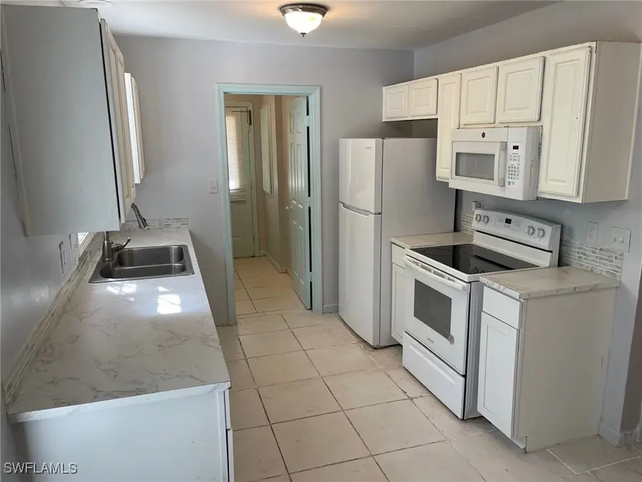 318 Leawood Circle, Naples, FL 34104 - Image #3