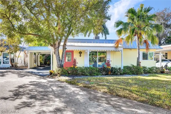 20 Kings Road #A18, Naples, FL 34112
