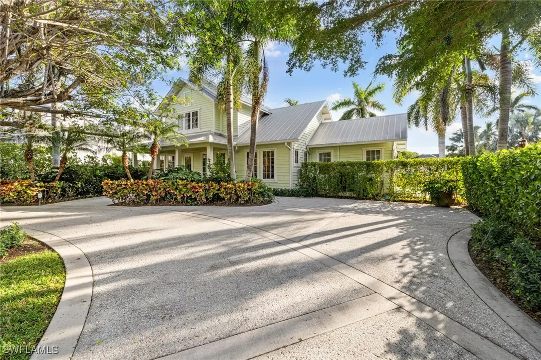 572 7th Avenue N, Naples, FL 34102 - Image #1