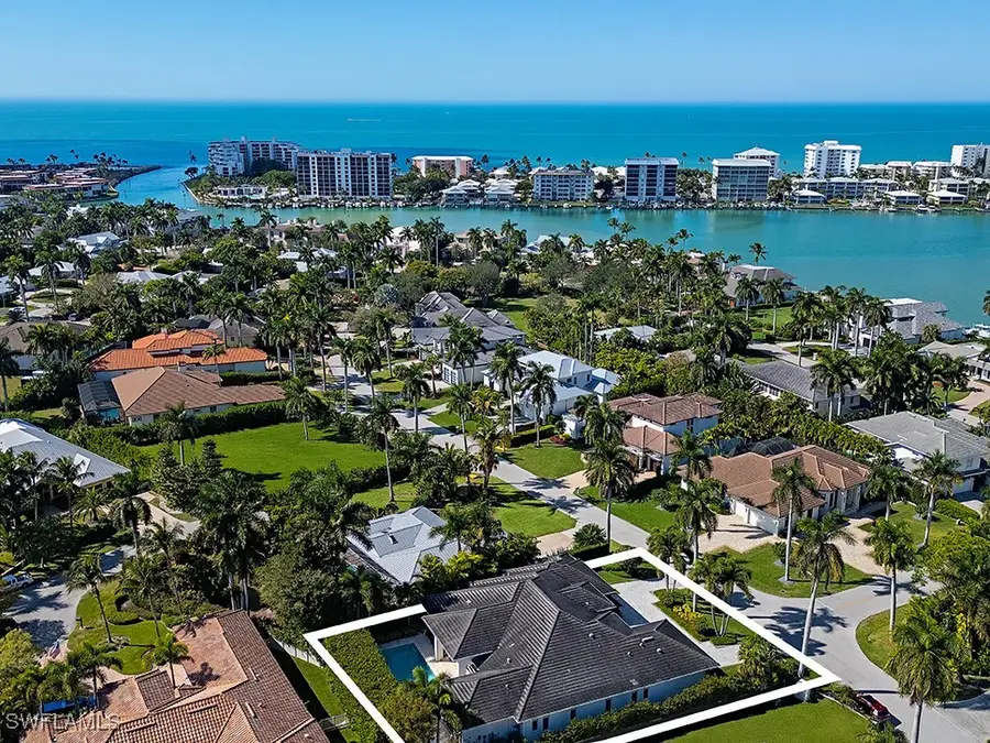 452 Putter Point Drive, Naples, FL 34103 - Image #2