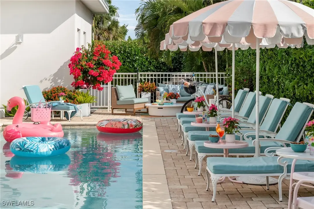 10042 Vanderbilt Drive, Naples, FL 34108 - Image #1