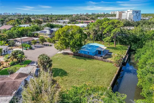 59 River Court, Naples, FL 34110