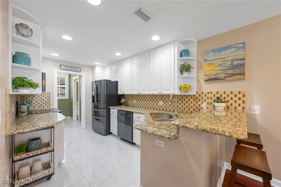 5561 Cove Circle, Naples, FL 34119 - Image #3