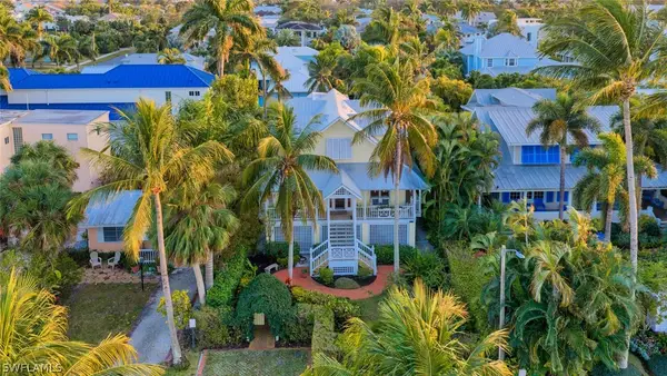 756 8th Avenue S, Naples, FL 34102